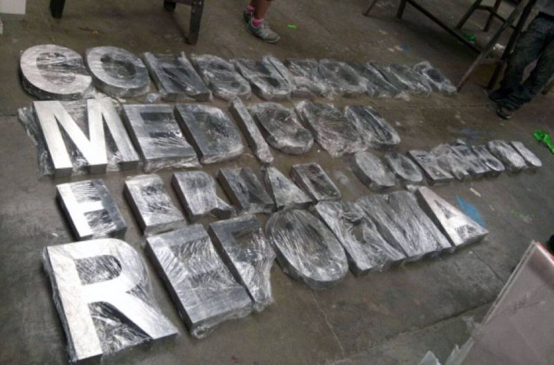 Letras en lámina de aluminio cepillado